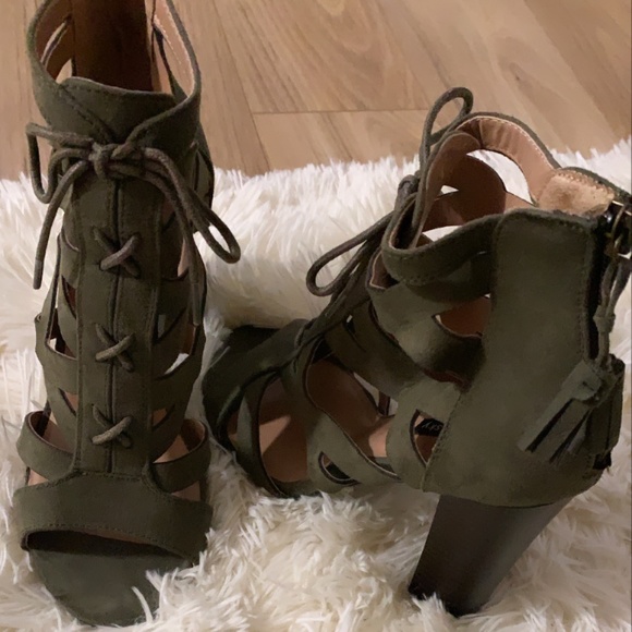 Cute spring/summer open toed shoes! - Picture 1 of 1